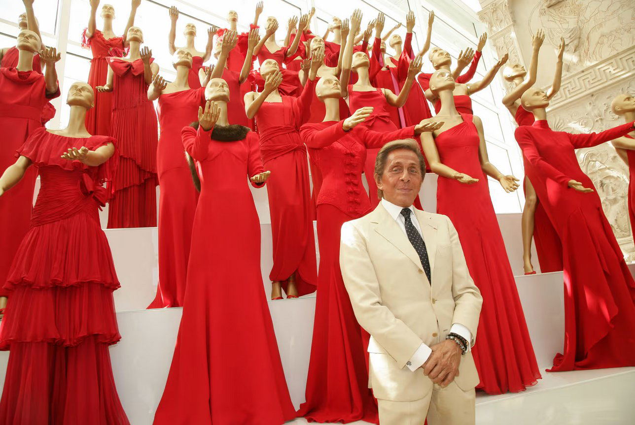 The man who painted fashion red, bows out